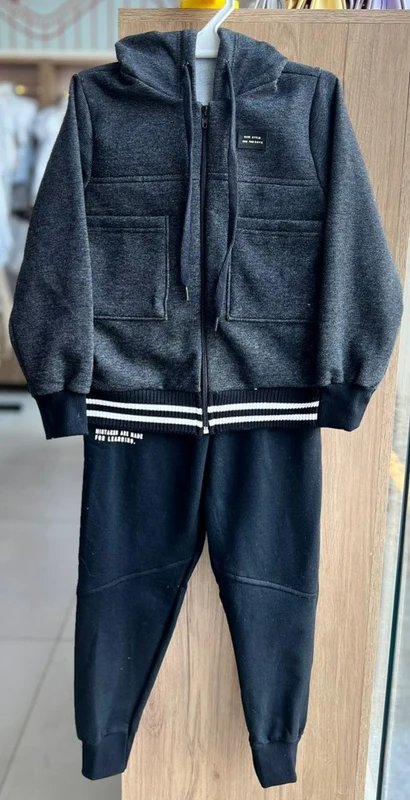 CONJUNTO MOLETOM JAQUETA MANGA LONGA ZÍPER CAPUZ BOLSO E CALÇA MENINO ANGERÔ Preto / 8