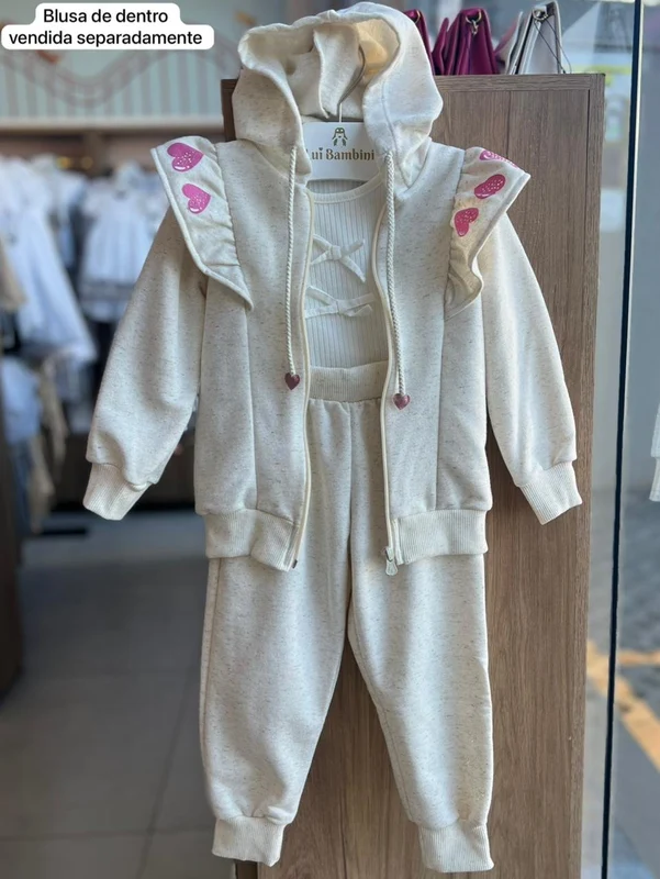 CONJUNTO MOLETOM JAQUETA MANGA LONGA ZÍPER BABADO CORAÇÃO CAPUZ E CALÇA MENINA ANGERÔ OFF / 2