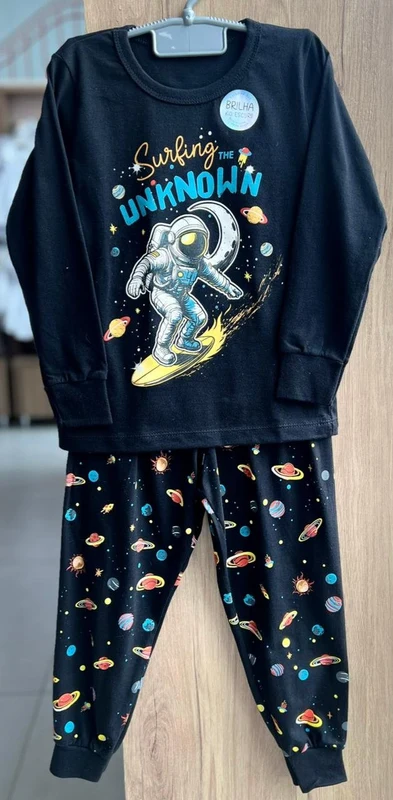 CONJUNTO PIJAMA CAMISETA MANGA LONGA ASTRONAUTA SURFISTA LUA E CALÇA MENINO ANGERÔ Preto / 8