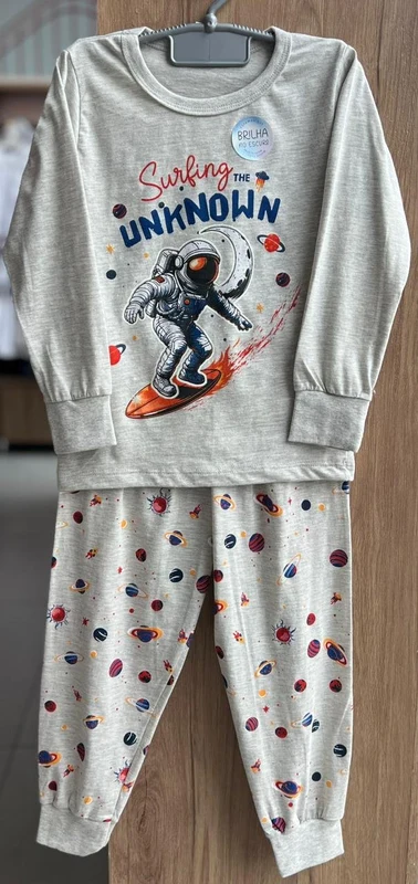 CONJUNTO PIJAMA CAMISETA MANGA LONGA ASTRONAUTA SURFISTA LUA E CALÇA MENINO ANGERÔ MESCLA / 12