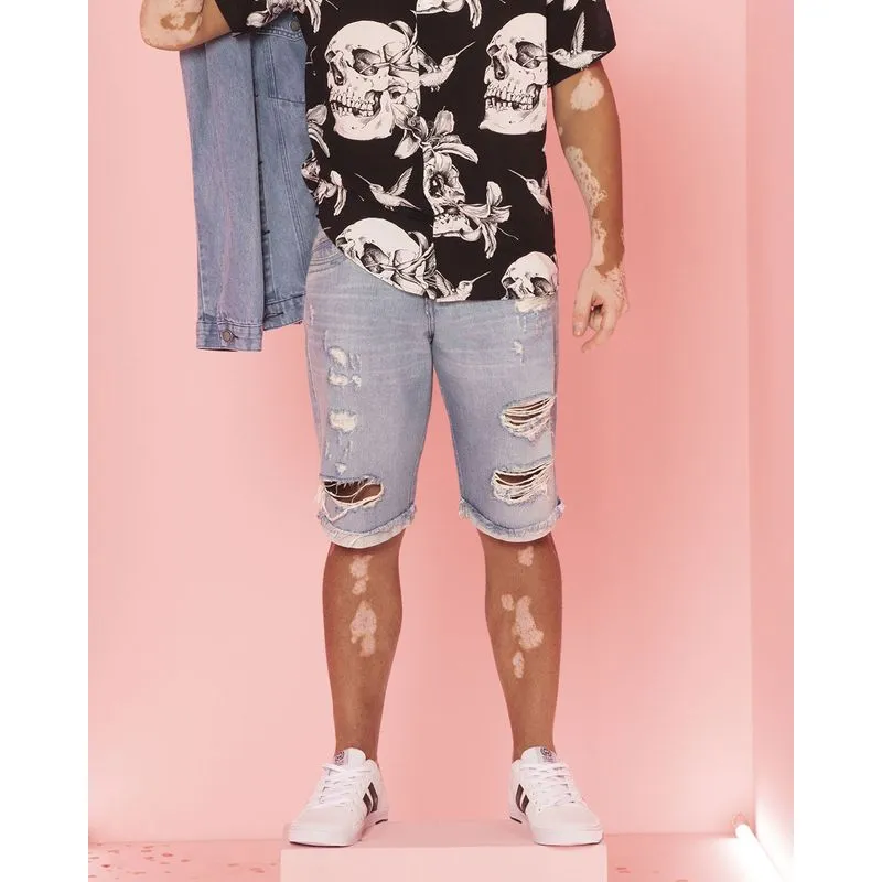 Bermuda Jeans Masculina Destroyed Barra Dobrada Azul Claro 44