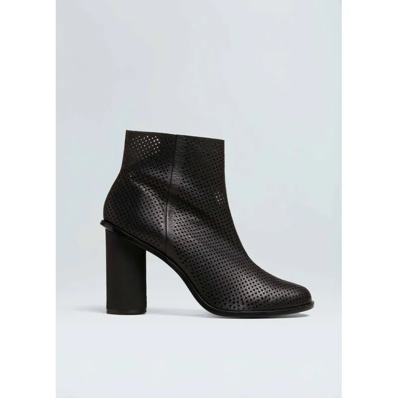 Bota couro microfuros - preto - 34