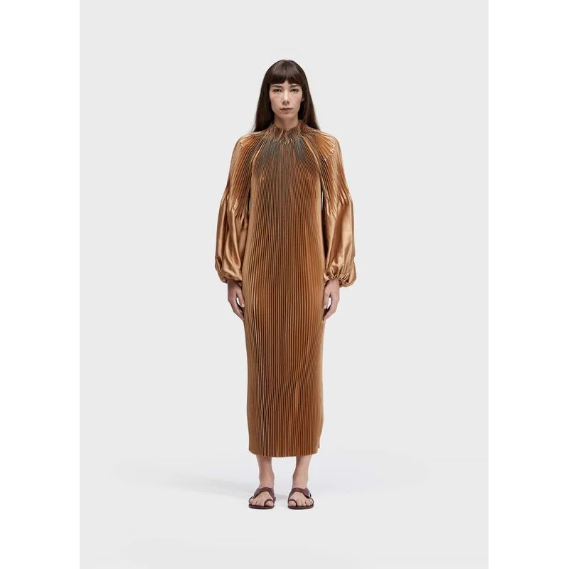 Vestido manga over plissado - bege - M