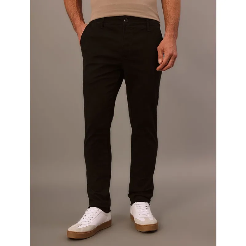 Calça Masculina Sarja Chino Skinny Calvin Klein Jeans - Preto Calça Masculina Sarja Chino Skinny Calvin Klein Jeans Preto 46