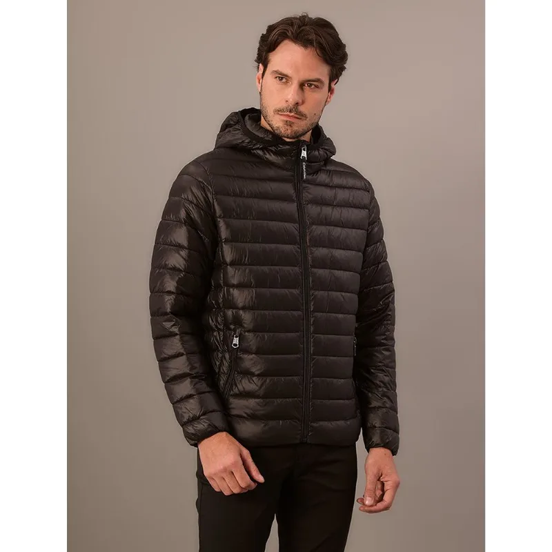 Jaqueta Masculina Calvin Klein Jeans Matelassê Com Capuz - Preto Jaqueta Masculina Calvin Klein Jeans Matelassê Com Capuz Preto p