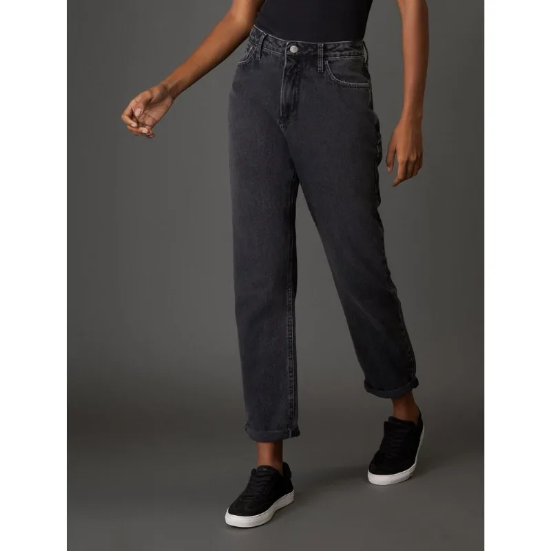 Calça Jeans Feminina Mom Black Calvin Klein Jeans - Preto Calça Jeans Feminina Mom Black Calvin Klein Jeans Preto 46