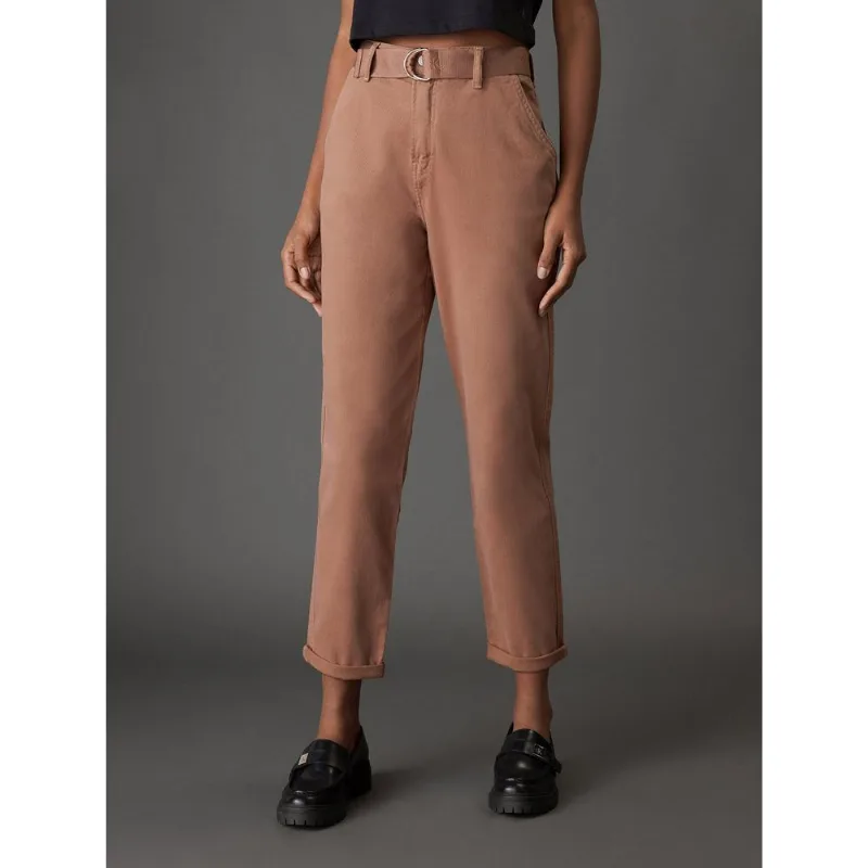 Calça Feminina Color Mom Com Cinto Calvin Klein Jeans - Terra Calça Feminina Color Mom Com Cinto Calvin Klein Jeans Terra 44