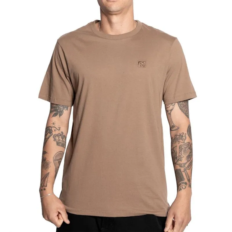 Camiseta DC Shoes Embroidery SM25 Masculina Marrom M / marrom