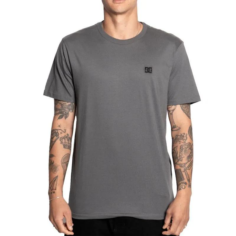 Camiseta DC Shoes Embroidery SM25 Masculina Cinza Escuro G / chumbo