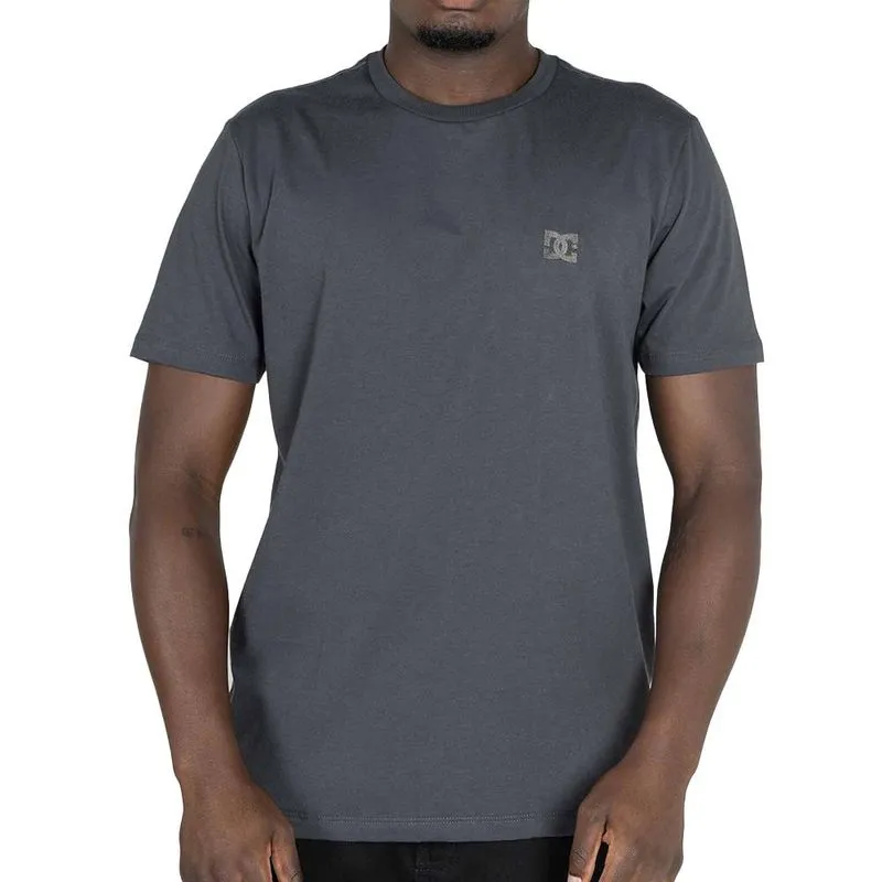 Camiseta DC Shoes Embroidery WT25 Masculina Cinza Escuro M / chumbo