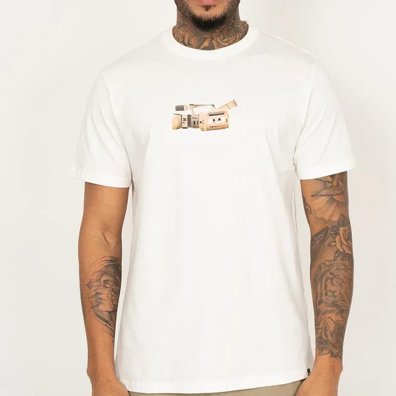 Camiseta DC Shoes DC Hand Cam SM26 Masculina Snow White P / branco