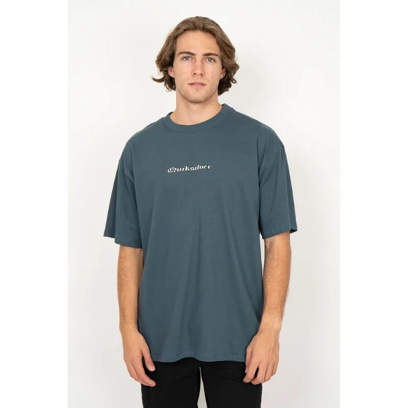 Camiseta Quiksilver M/C Chrome Oldenglish Over Azul Escuro Camiseta Quiksilver M/C Chrome Oldenglish Over Azul Escu-AZUL ESCURO-P
