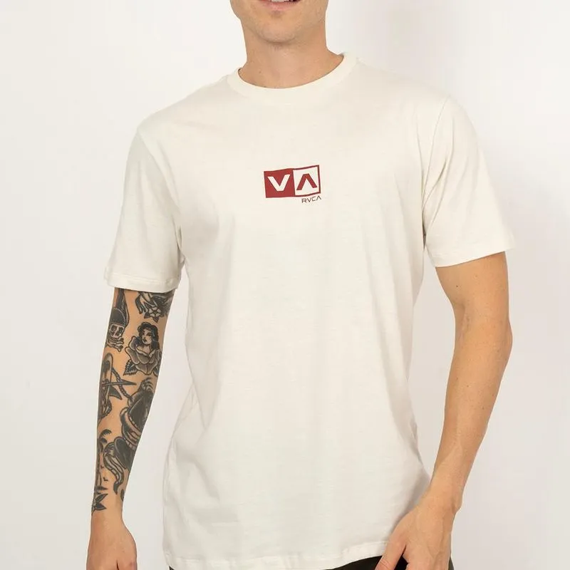 Camiseta RVCA Amini Balance Box SM26 Masculina Off White G / begê