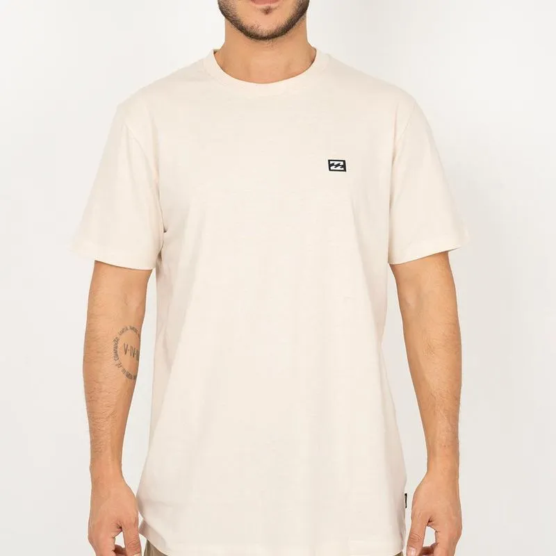 Camiseta Billabong Icon Patch SM26 Masculina Areia M / begê