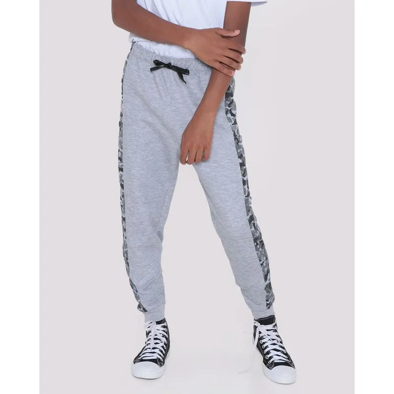 Calça Moletom juvenil Jogger Recorte Camuflado Cinza 16