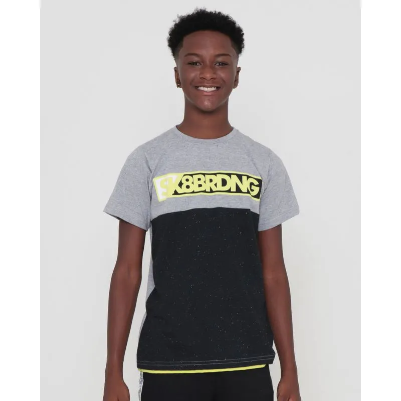 Camiseta Juvenil Recorte Botonê Estampa Skate Cinza 16