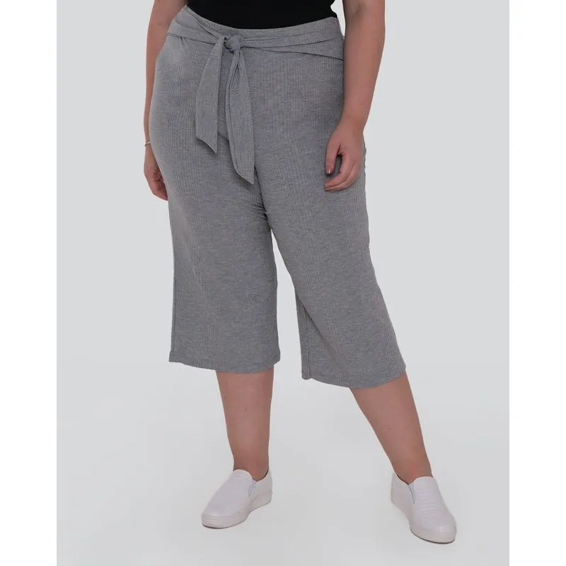 Calça Feminina Plus Size Pantacourt Canelada Cinza G2
