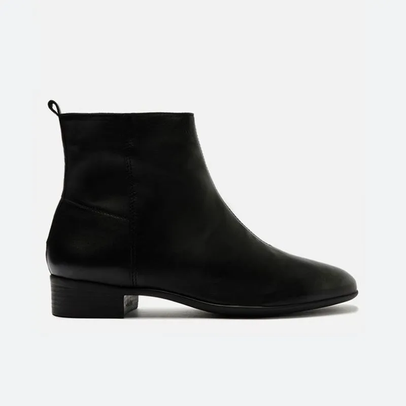 Bota preta cano curto salto baixo minimal A 03034 6586 0003 arezzo