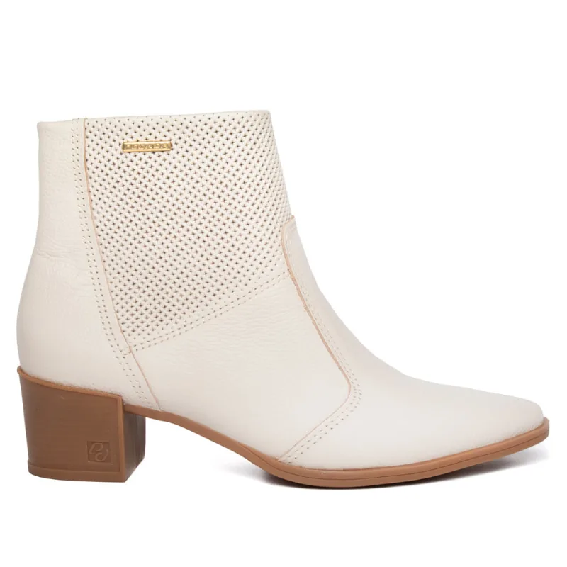 Bota Feminina Pegada Cano Curto em Couro com Bico Fino Creme - 33