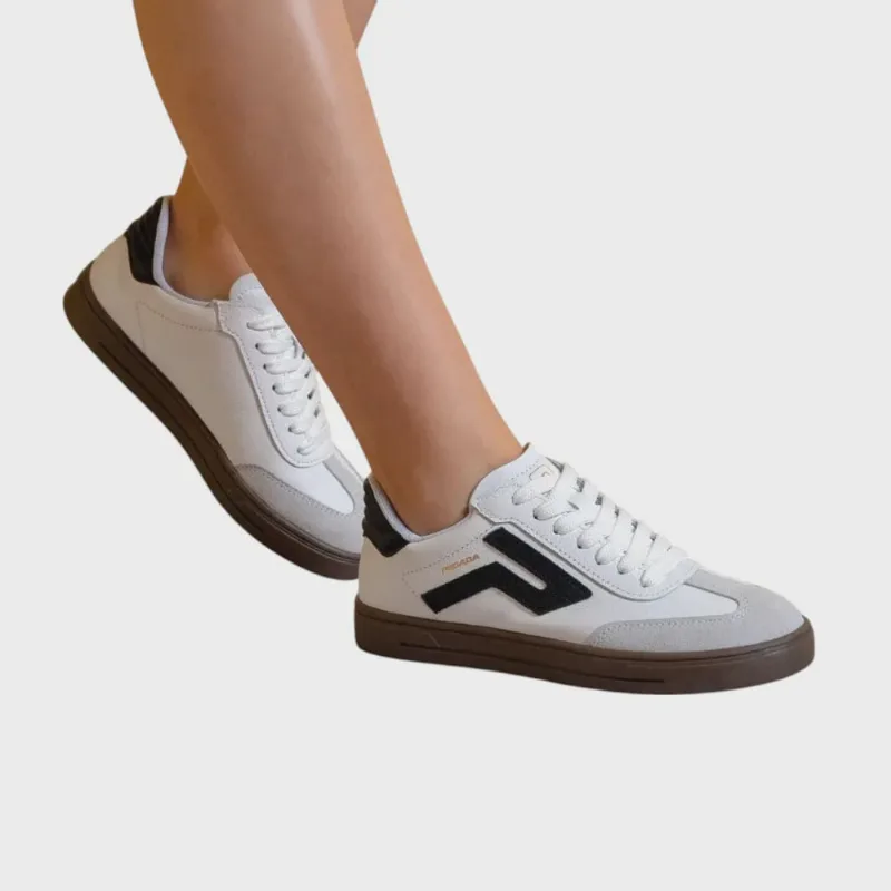 Sapatênis casual feminino em couro pegada