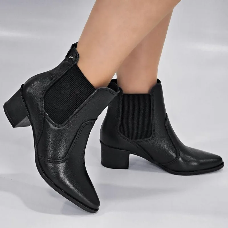 Bota Pegada Feminina Chelsea Bico Fino em Couro 280511 33 / Preto