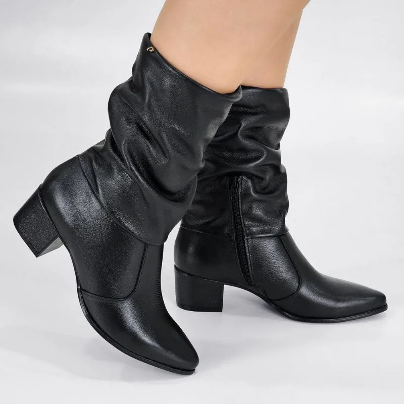 Bota Pegada Feminina em Couro Cano Médio 280901 33 / Preto - Pegada