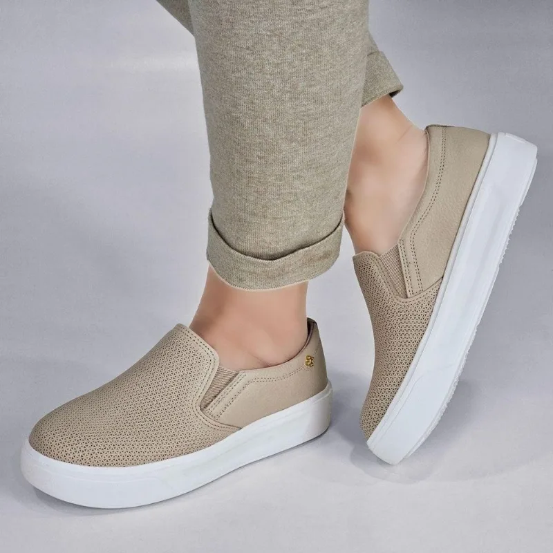Tênis Pegada Feminino em Couro Slip On 211229 37 / Bege