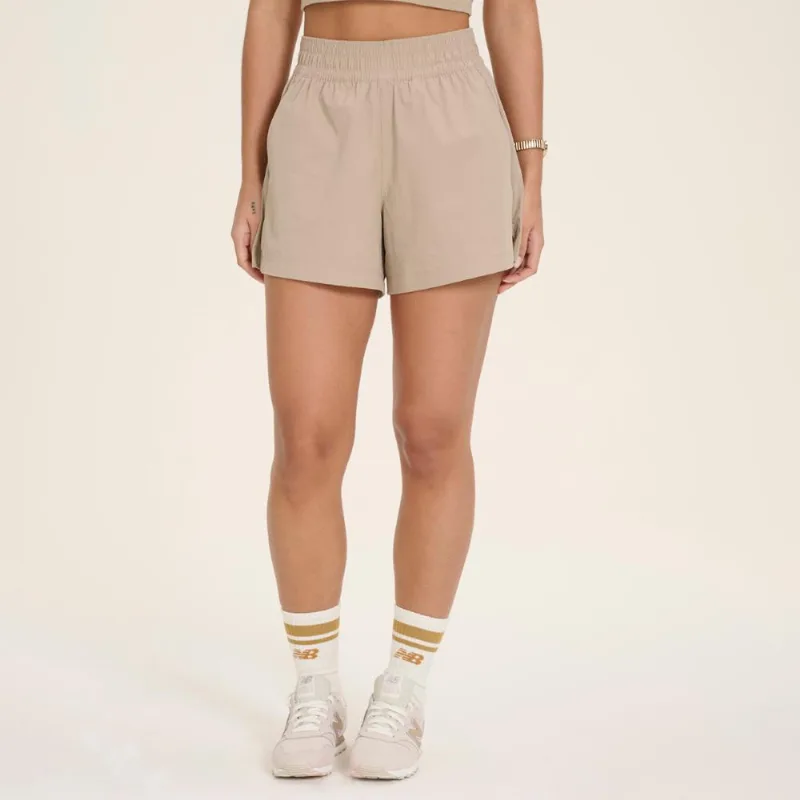 Shorts New Balance Trend Small Logo Feminino