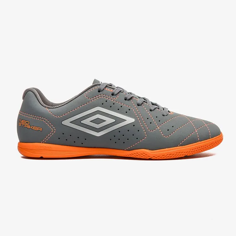 Chuteira Futsal Umbro Neo Striker Masculino Cinza Chuteira Futsal Umbro Neo Striker Masculina Cinza 38