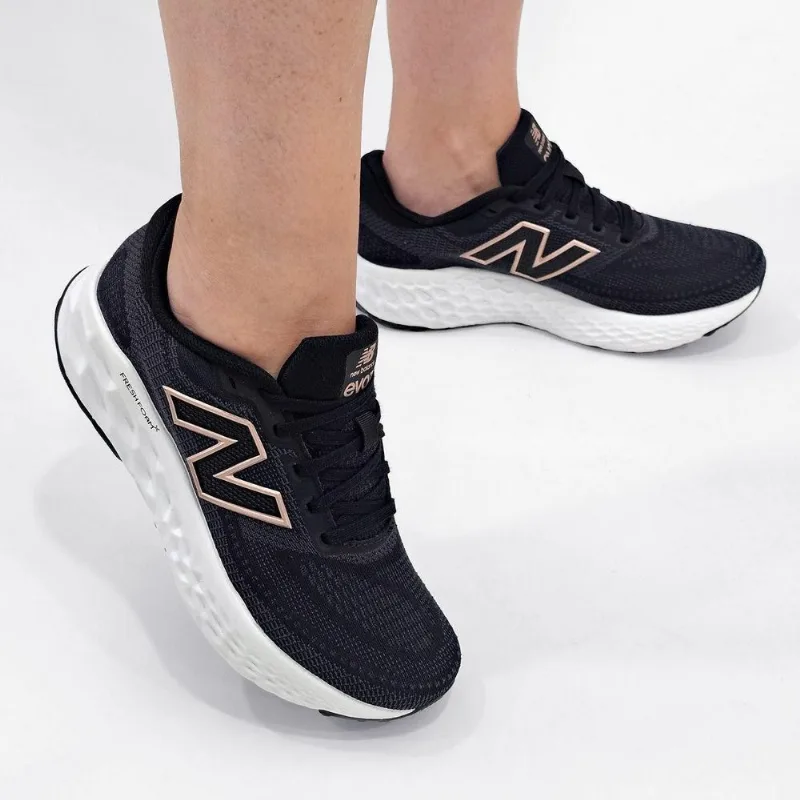 Tênis New Balance Feminino Fresh Foam X EVOZ V4 Corrida 35 / Preto