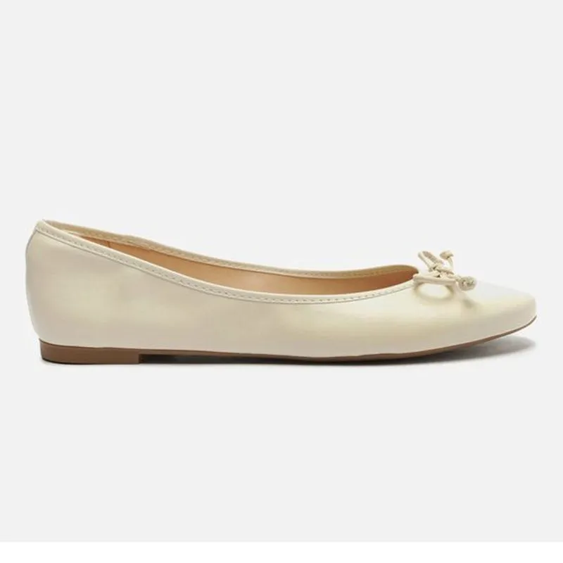 Sapatilha off-white bico redondo laço A 03762 0520 0029 arezzo