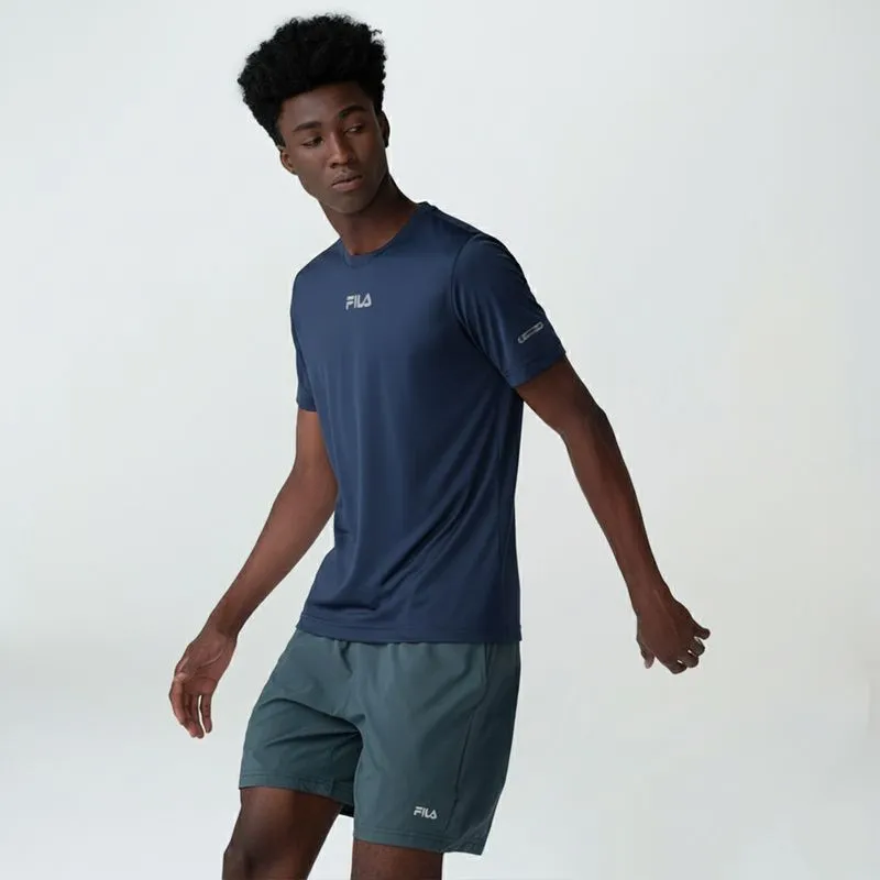 REMERA HOMBRE FILA SUN PROTECT BREEZY REMERA MASCULINA FILA SUN PROTECT BREEZY - MARINO DENIM/PLATA - XL