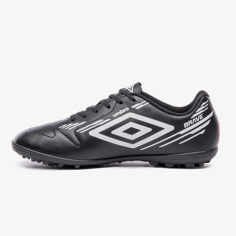 Chuteira society umbro brave