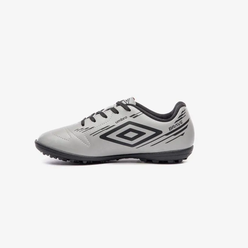 Chuteira society umbro brave jr