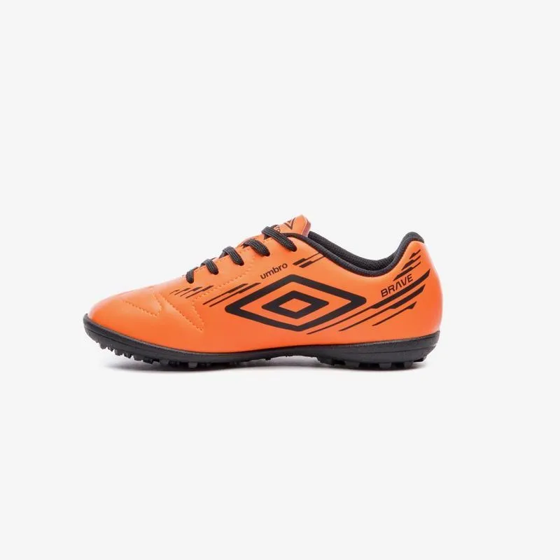 Chuteira society umbro brave jr