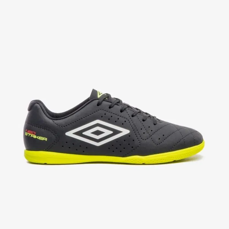 Chuteira Adulto de Futsal Neo Striker Umbro Preta Chuteira Adulto de Futsal Neo Striker Umbro, preta, 44 BR