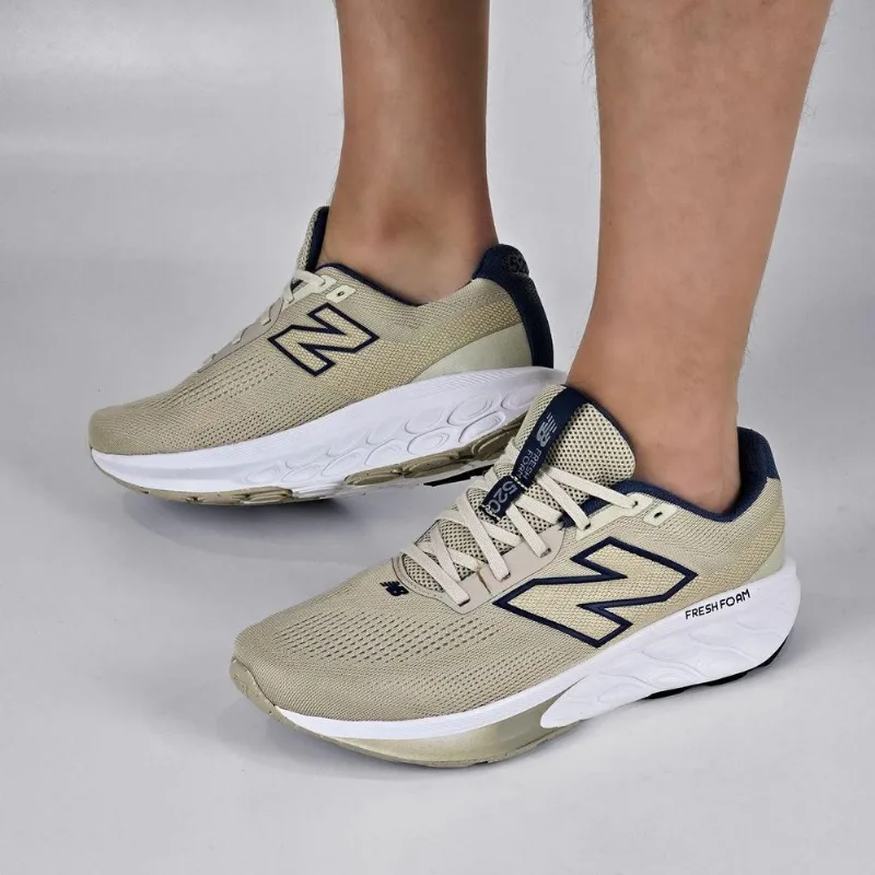 Tênis New Balance Masculino 520 V9 Corrida 42 / Areia