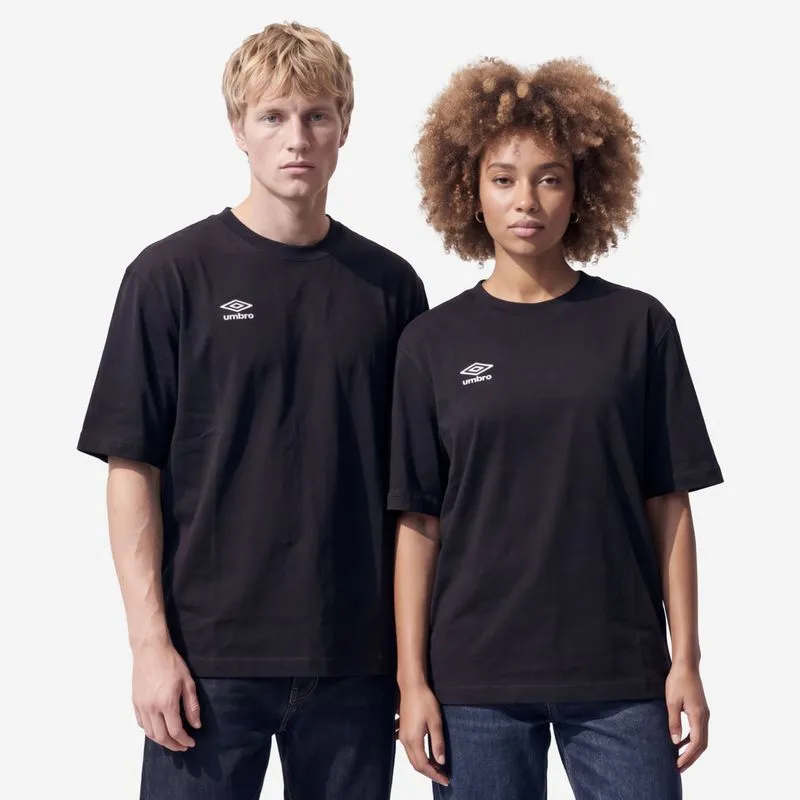 REMERA UNISEX UMBRO PLAY SMART GRAPHIC TEE REMERA MASCULINA UMBRO PLAY SMART GRAPHIC TEE - BLACK - S
