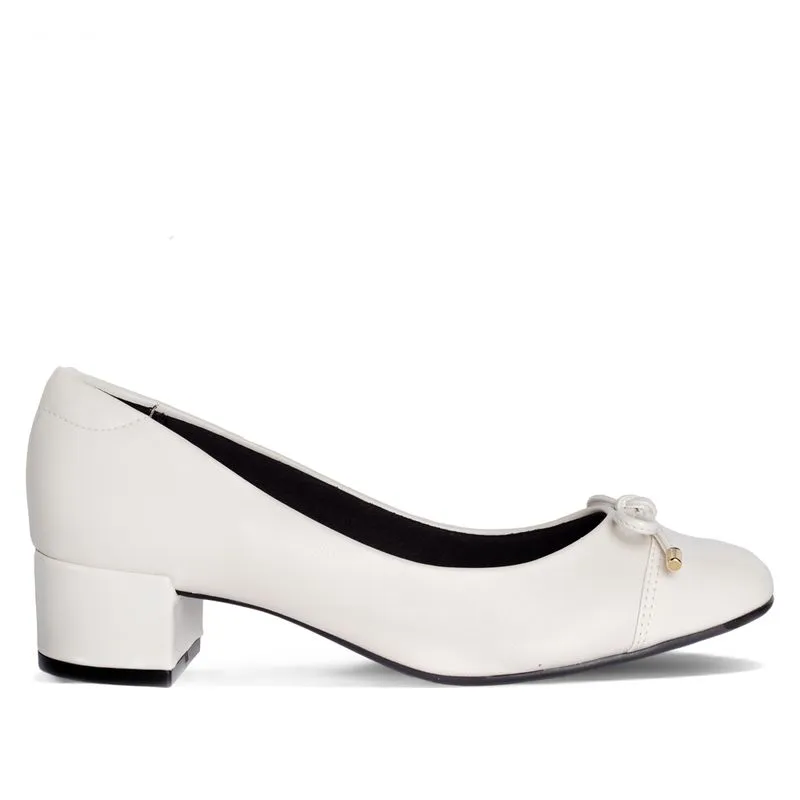 Sapato Feminino Beira Rio com Biqueira em Verniz e Laço Off White - 34