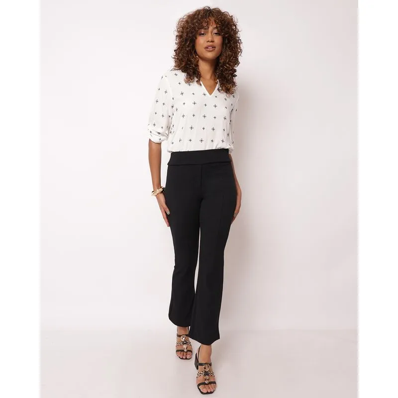 Calça Feminina Flare Texturizada com Recortes Preta M
