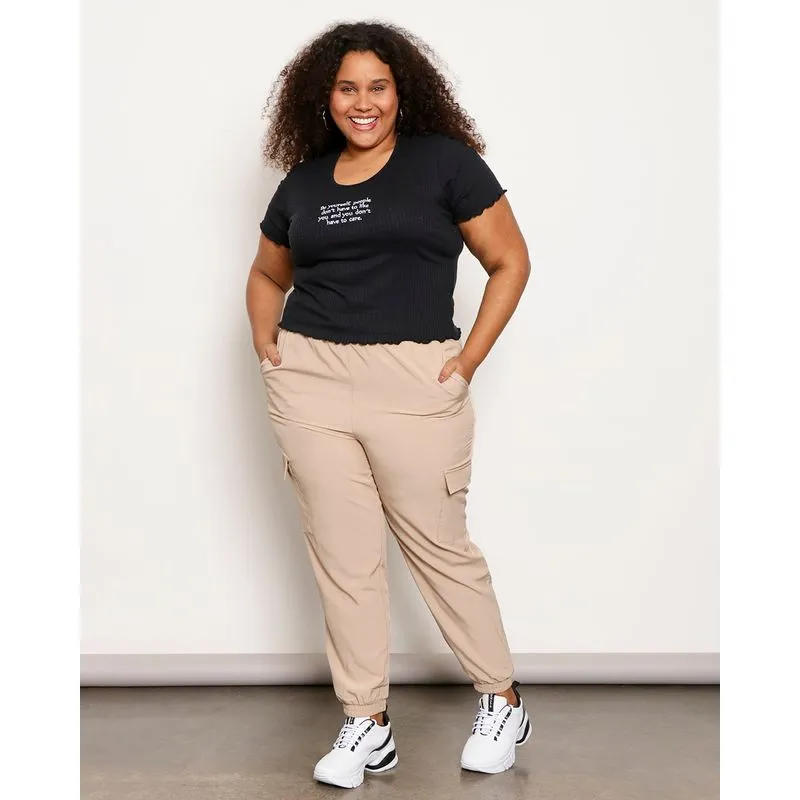 Calça Plus Size Feminina Jogger Bolso Cargo Bege G3