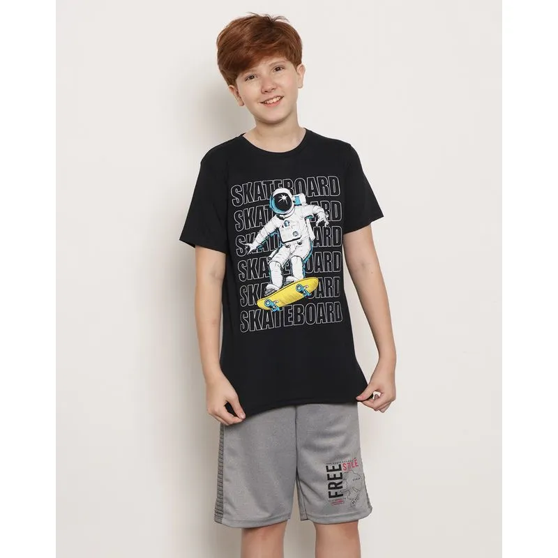 Camiseta Juvenil Manga Curta Estampa Astronauta Preta 10