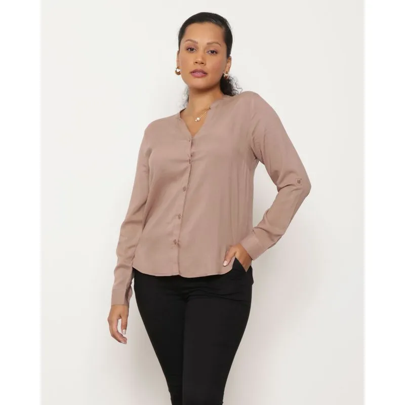 Camisa Feminina Gola Padre Berry & Co. Lisa Viscose Marrom G