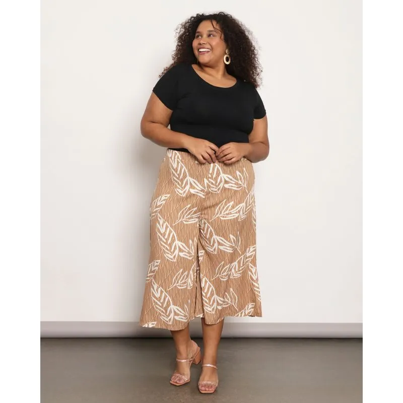 Calça Plus Size Feminina Berry & Co. Pantacourt Estampa Marrom G3