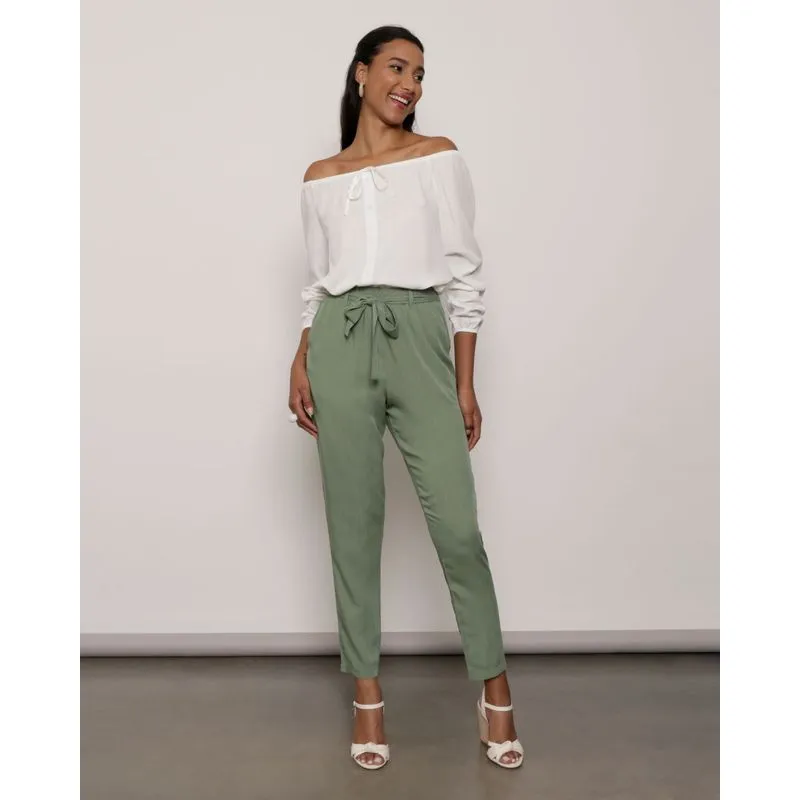Calça Viscose Feminina Berry & Co. Reta com Bolsos Verde P