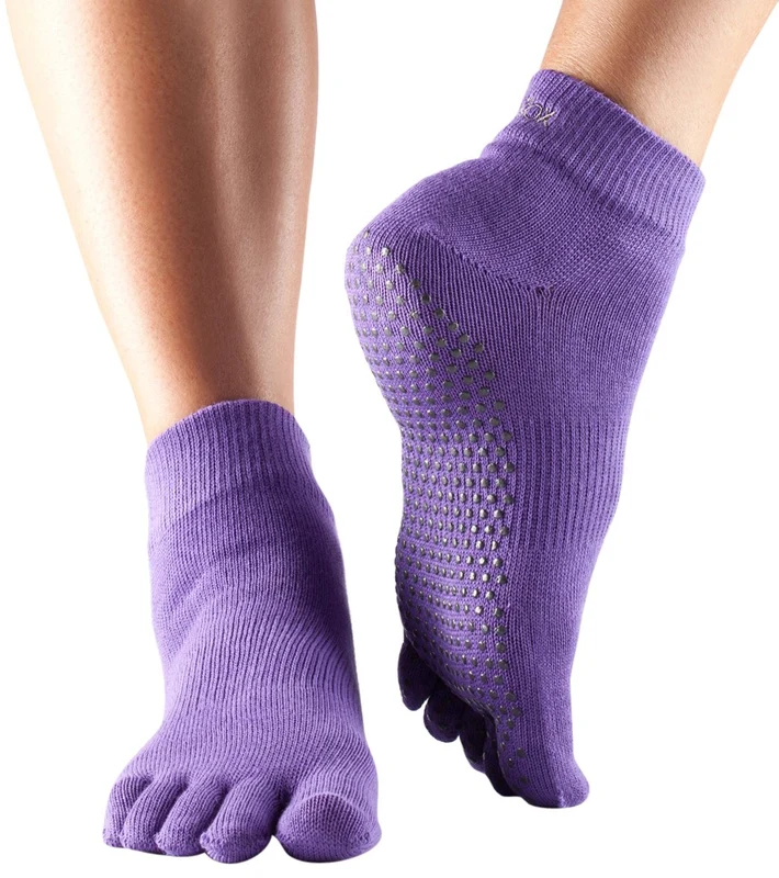 Toesox Ankle Length Full-Toe Yoga Grip Socks Light Purple / L