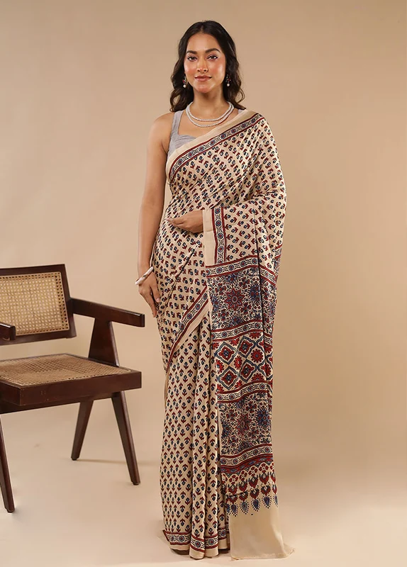 Cream Printed Pure Silk Saree With Blouse Piece One Size