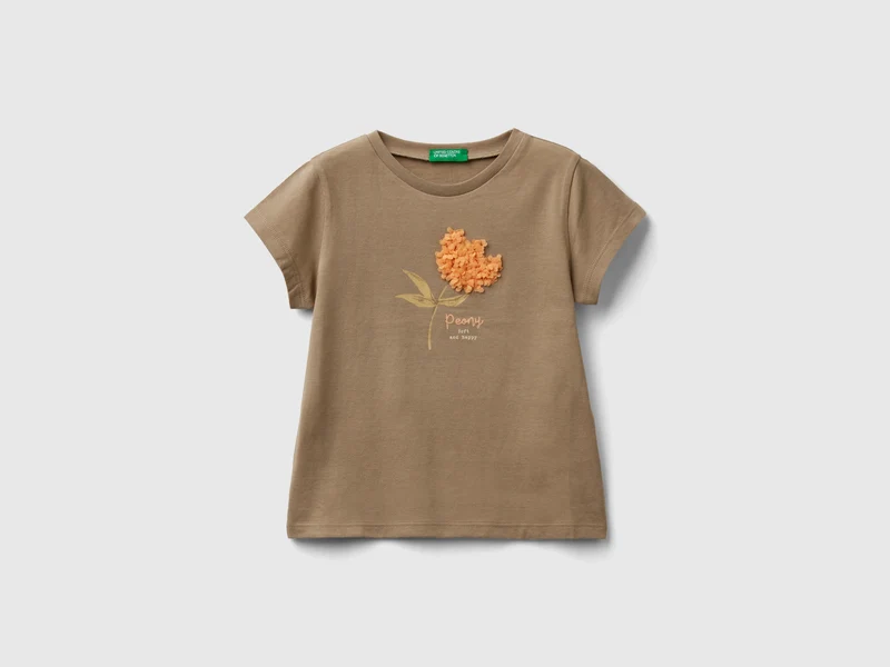 T-shirt con applicazione effetto petali 82