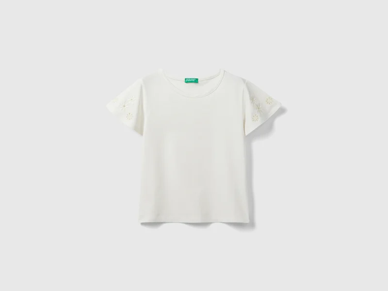 T-shirt con ricami floreali EL