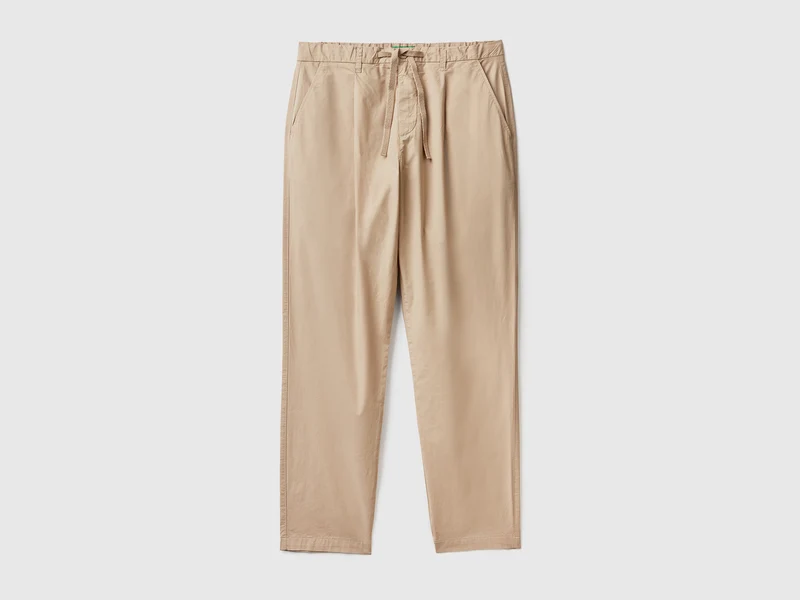 Pantaloni lunghi modello chino in cotone elasticizzato con pinces 50